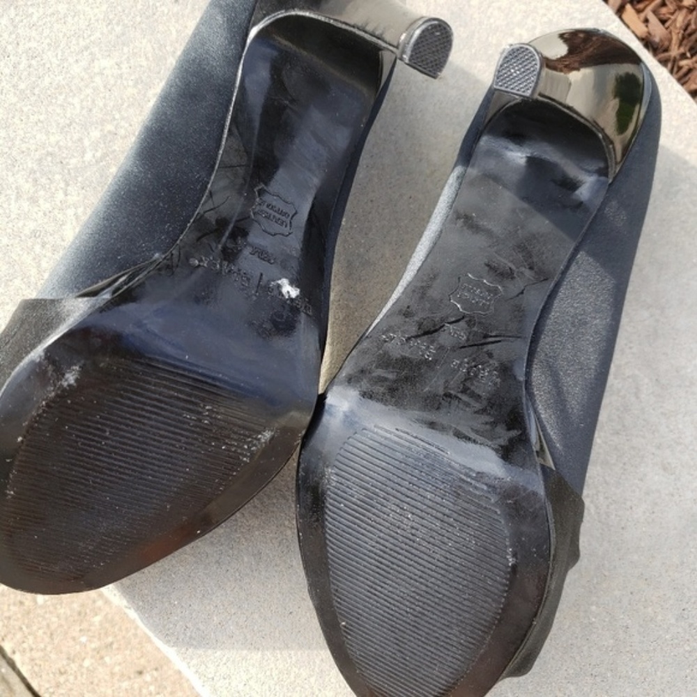 White House Black Market Ray Satin Pleat Heels 8.5 - Picture 4 of 5